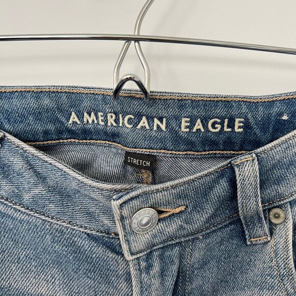 EUC - American Eagle - Size 12 - Straight Regular Mom Jeans Light Wash - Picture 3 of 4